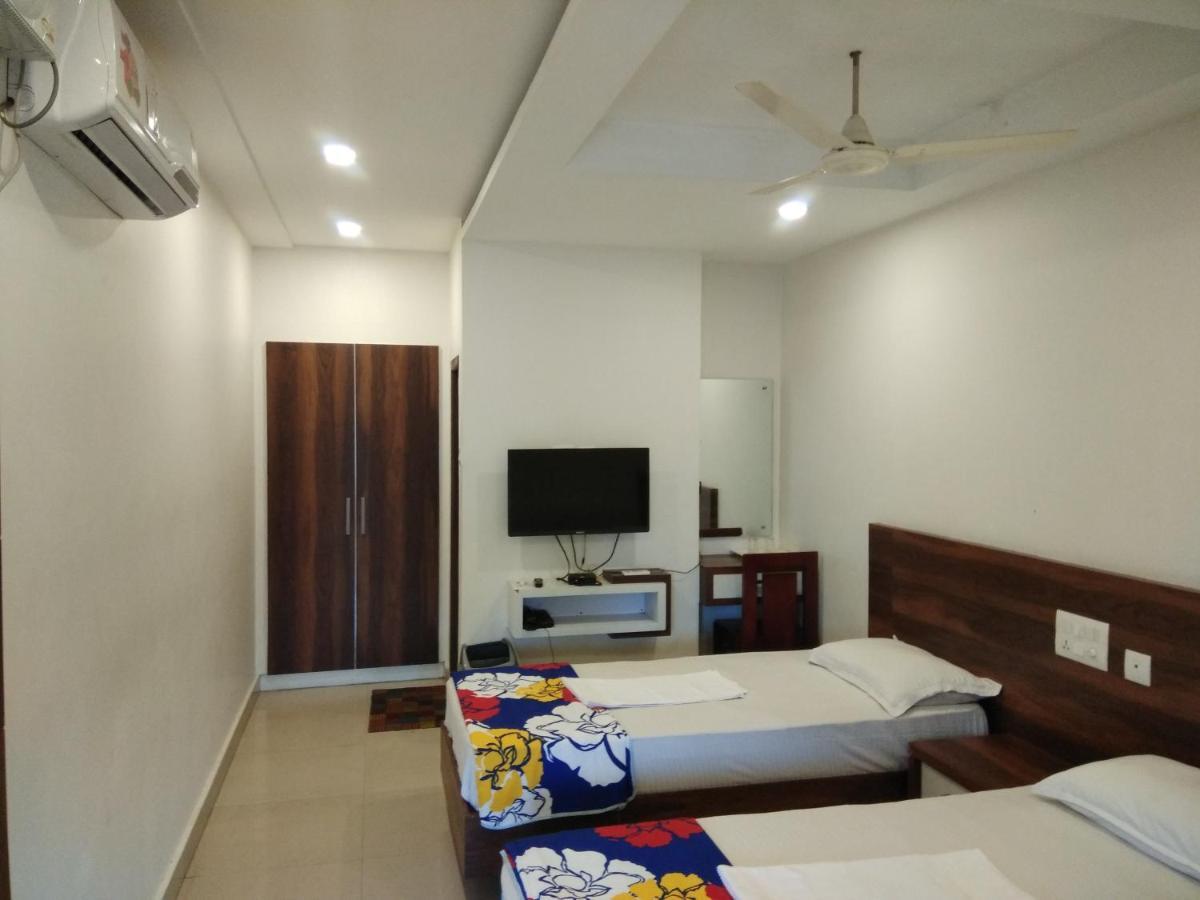 Tirur Tourist Home Exteriör bild