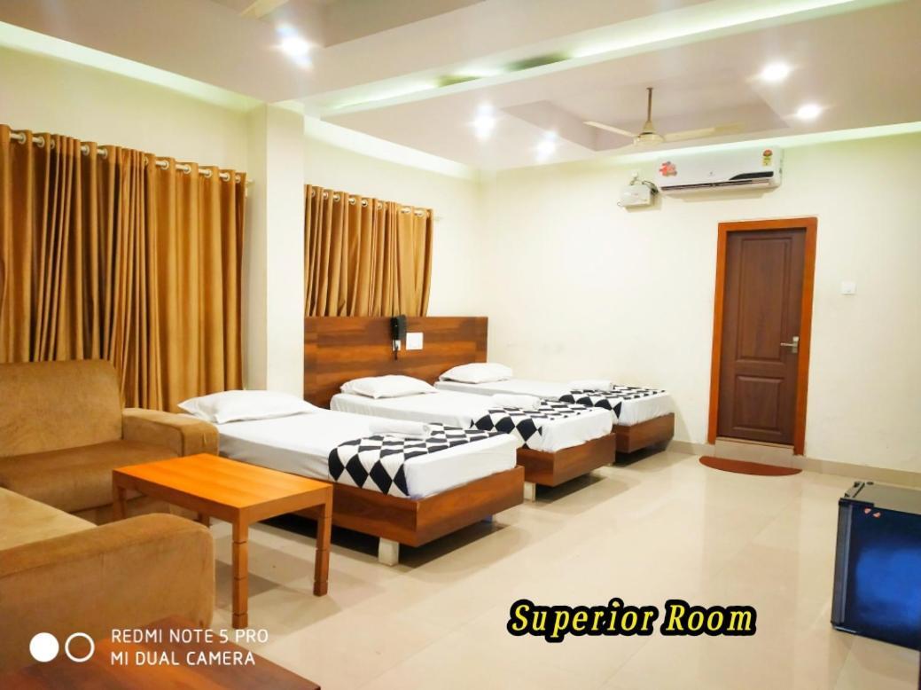 Tirur Tourist Home Exteriör bild