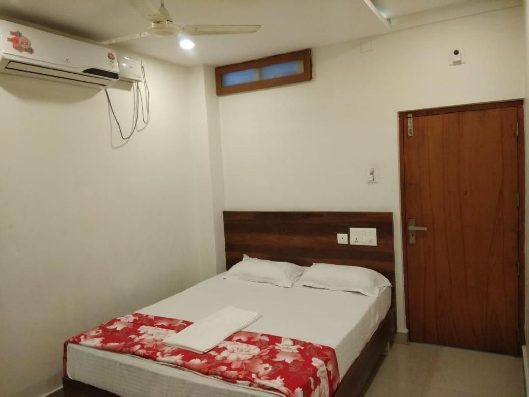 Tirur Tourist Home Exteriör bild