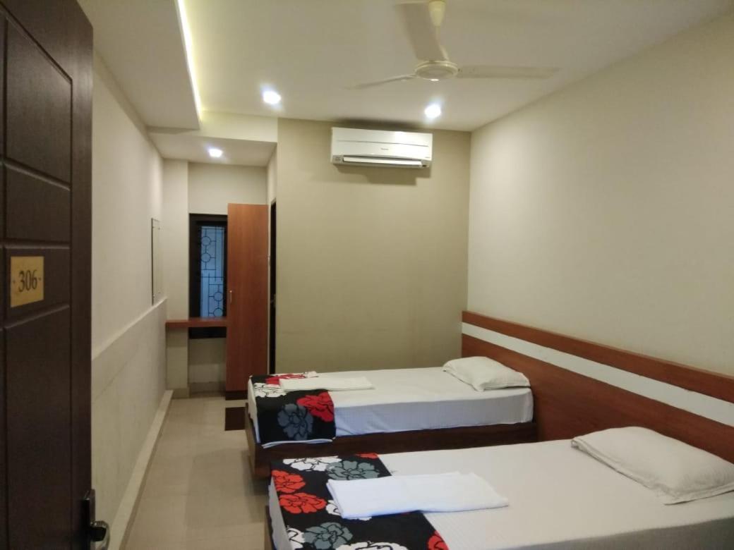 Tirur Tourist Home Exteriör bild